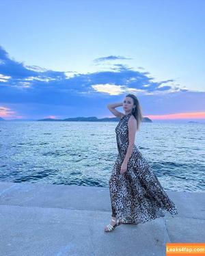 Una Healy photo #0472