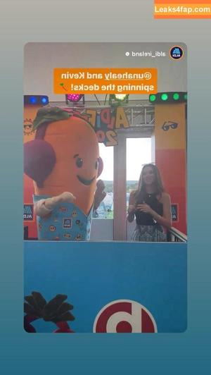 Una Healy photo #0484