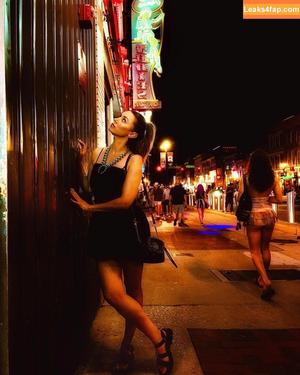 Una Healy фото #1004