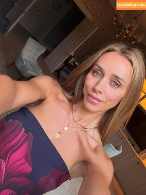 Una Healy photo #1042