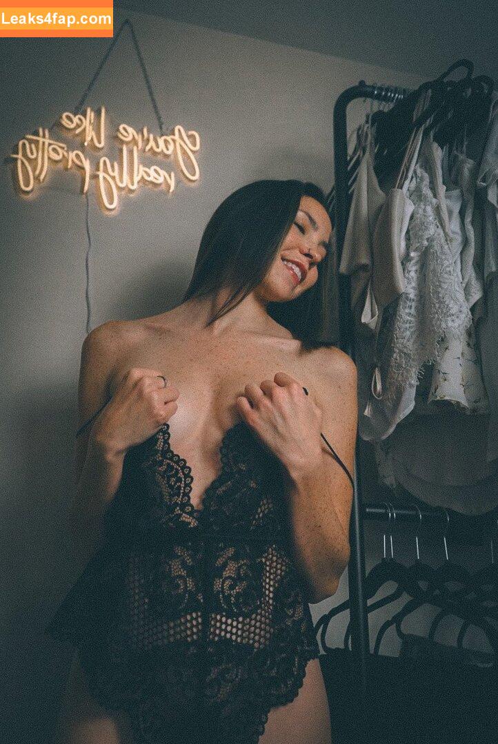 uncensoredbrit / _ttarra leaked photo photo #0076