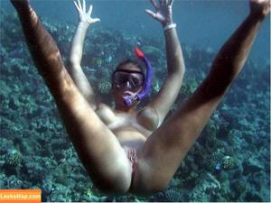 Underwater Tori photo #0015