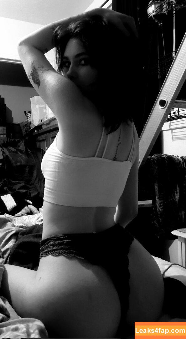 unh0lyvixen_18 / honeylesliee leaked photo photo #0061