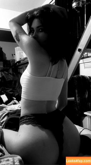 unh0lyvixen_18 photo #0061