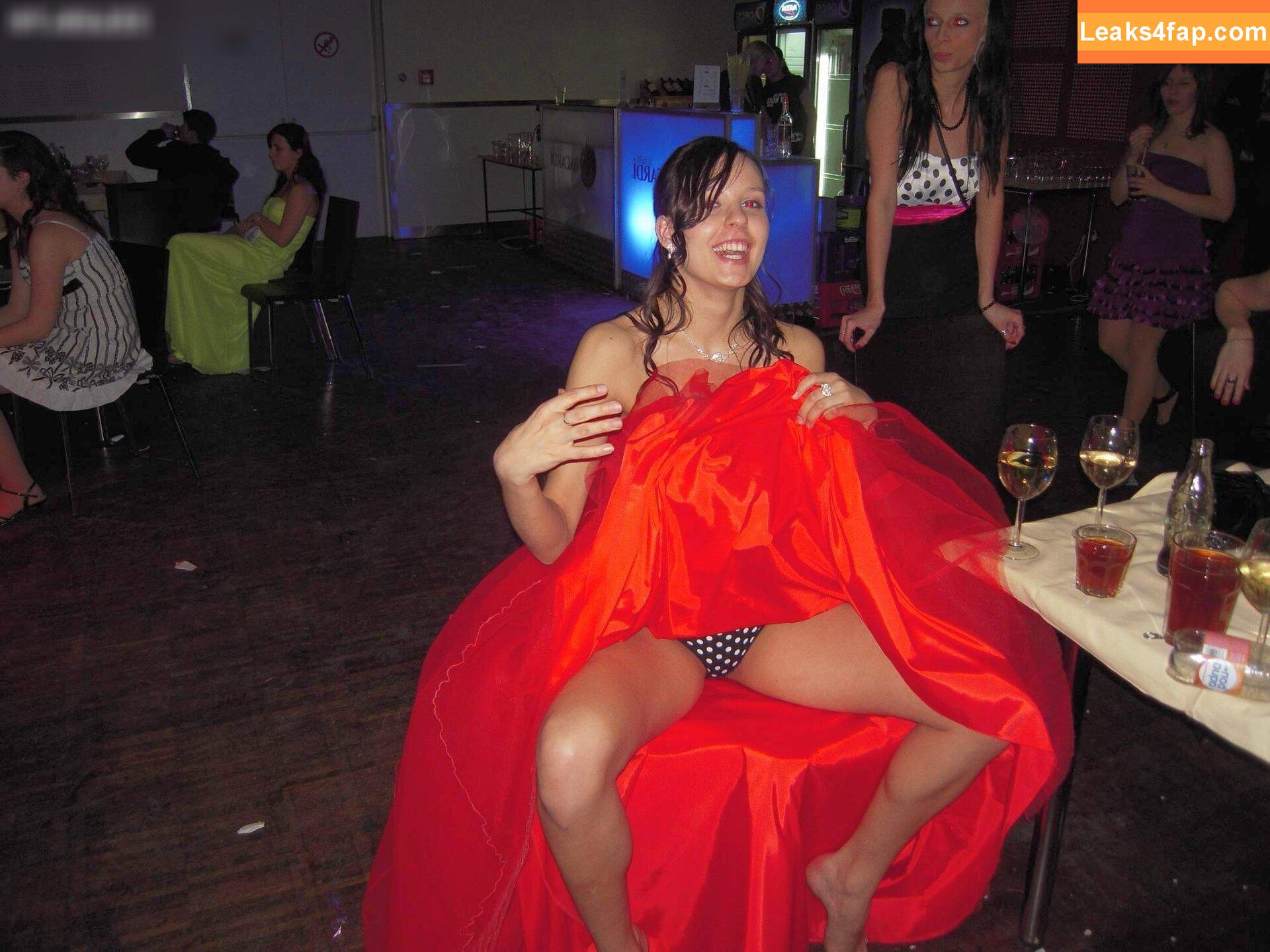 Upskirt - Candids /  слитое фото фото #0131