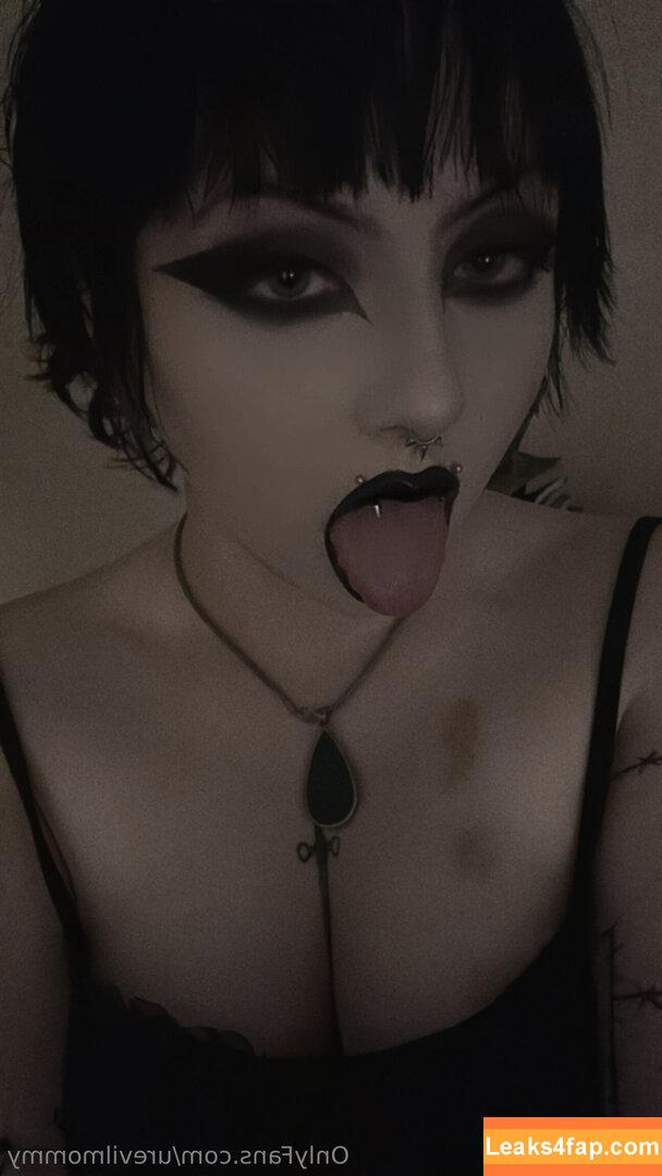 urevilmommy / urevilm0mmy leaked photo photo #0041
