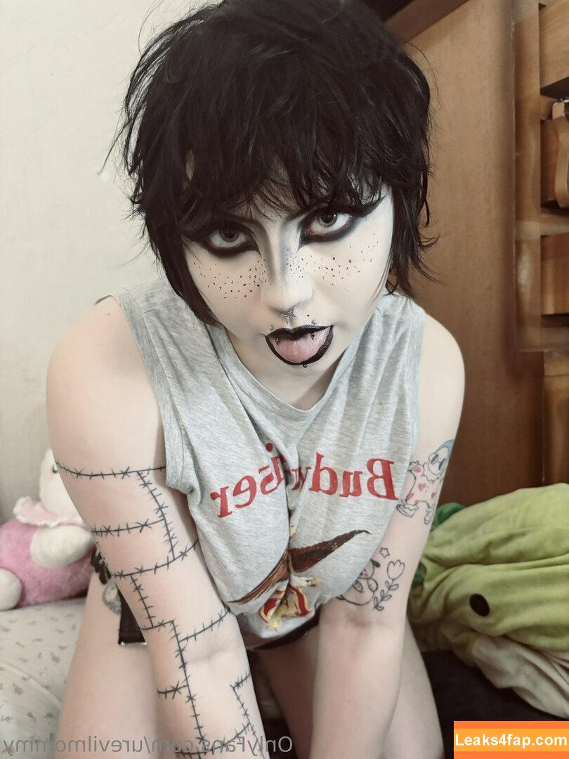 urevilmommy / urevilm0mmy leaked photo photo #0053