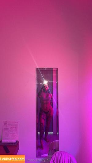 Urgoddessnicki photo #0097