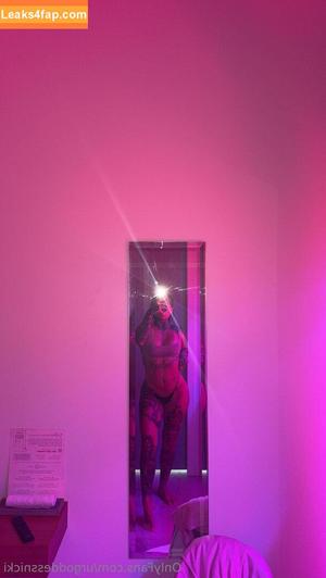 Urgoddessnicki photo #0098