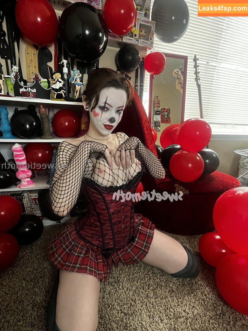 ursweetiemoth / mothinthewalls leaked photo photo #0005