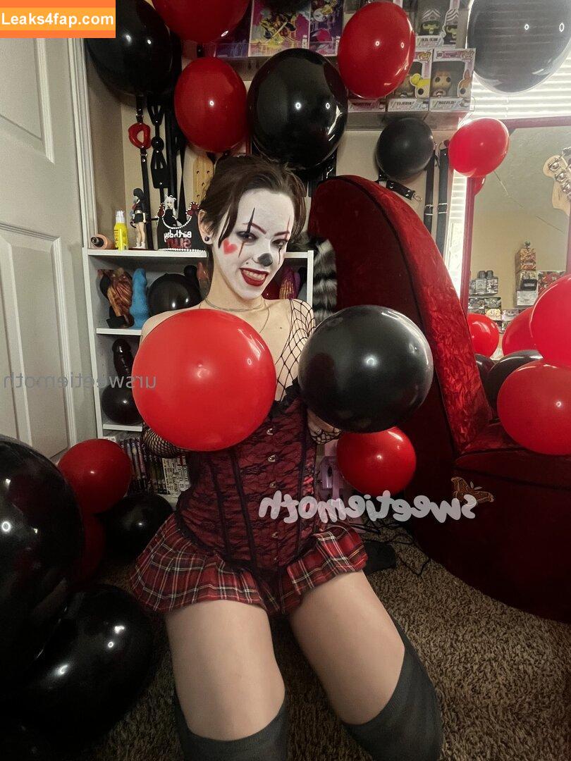 ursweetiemoth / mothinthewalls leaked photo photo #0011