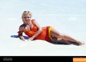 Uta Bresan photo #0018