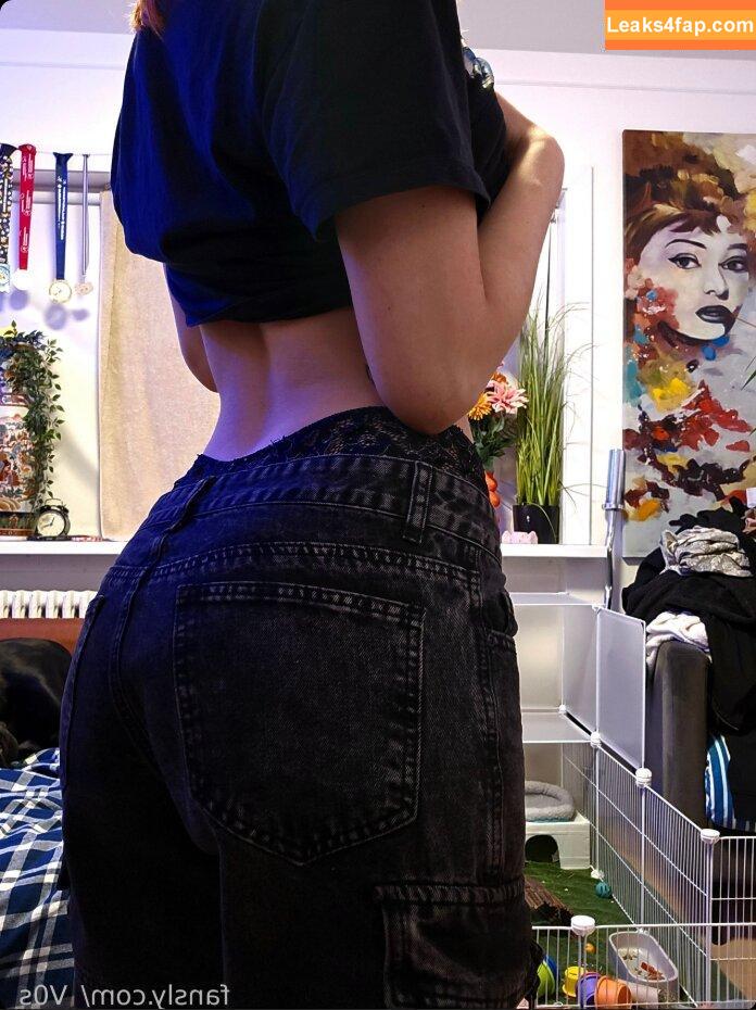 _v0ss_ /  leaked photo photo #0004