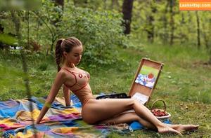 Valenti Vitell photo #0131