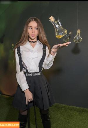 Valenti Vitell photo #0243
