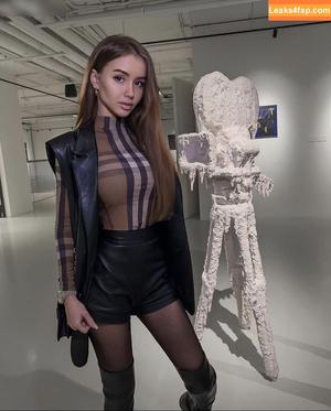 Valenti Vitell photo #0379