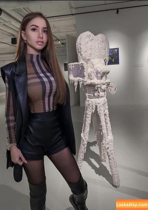 Valenti Vitell photo #0380