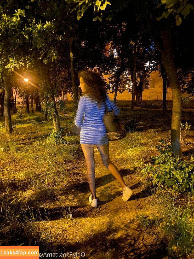 valentinedivinefree /  leaked photo photo #0014