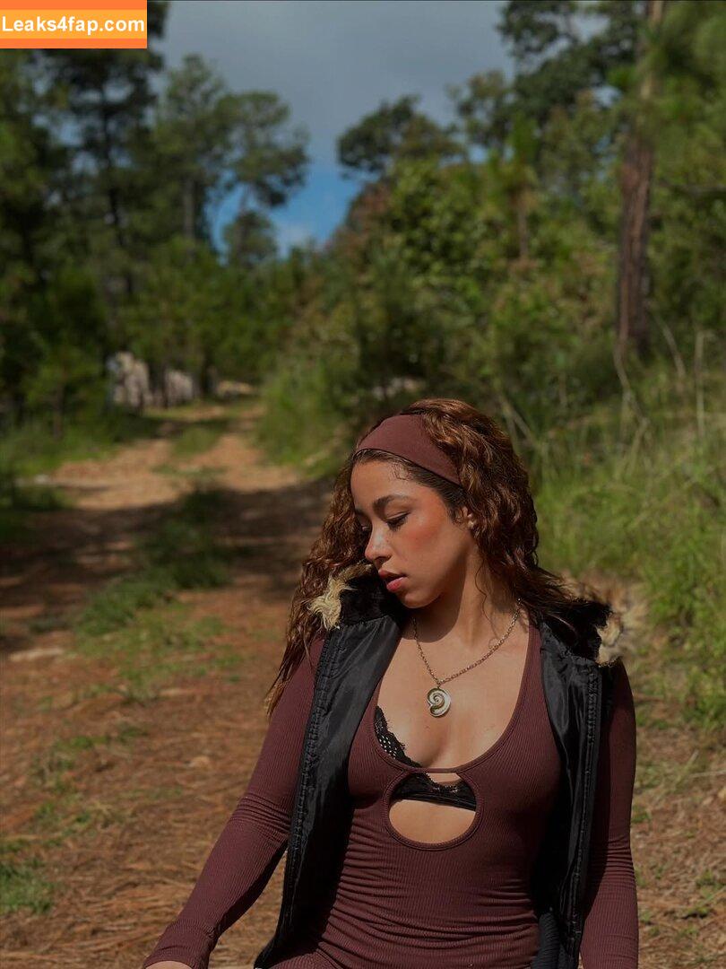 Valeria Madrigal / valeriamadrigal30 leaked photo photo #0020