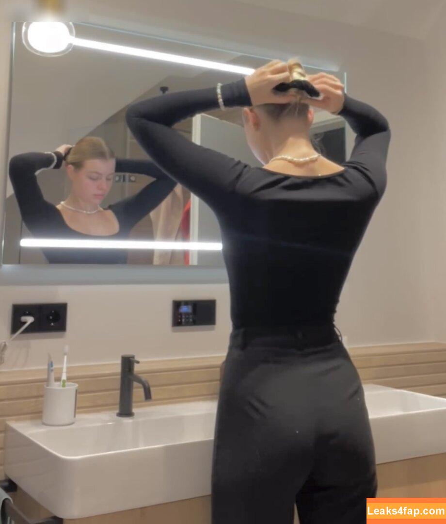 Vallixpauline leaked photo photo #0259