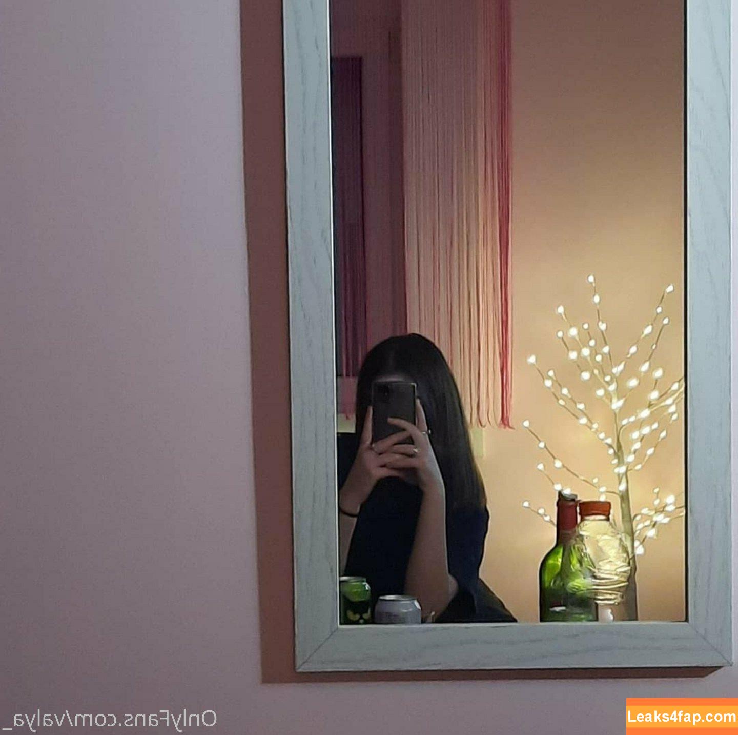 valya_ / valya_._._ leaked photo photo #0010