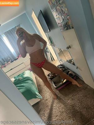 Vanessa Cage photo #0148