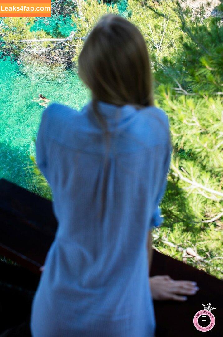 Vanessa Decker / horror.vixen / https: / vanessadeckerofficial leaked photo photo #0023