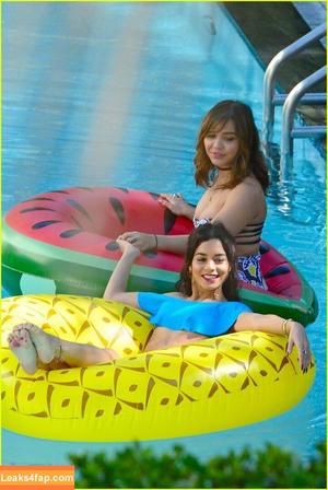 Vanessa Hudgens Sister photo #0008