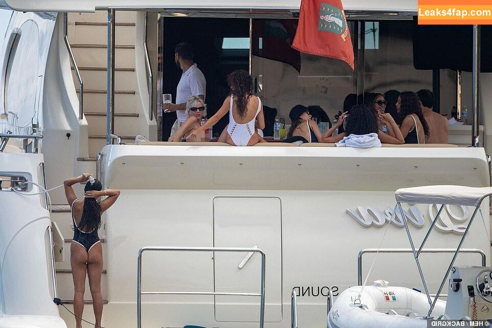 Vanessa Hudgens / VanessaHudgens слитое фото фото #0254