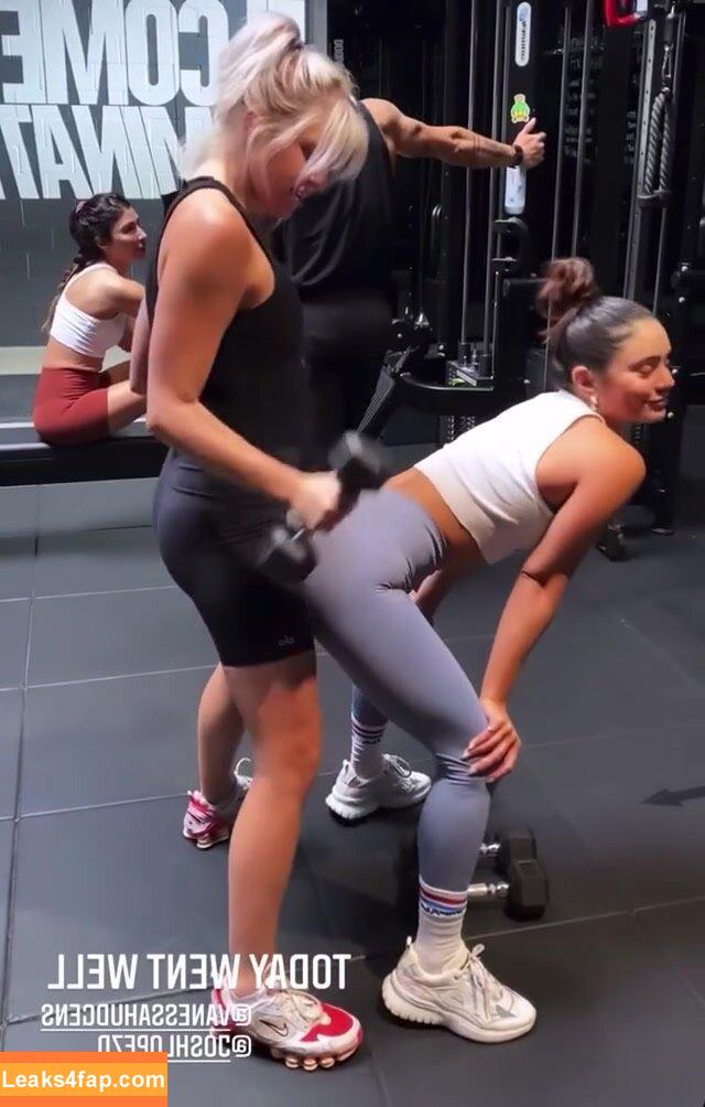 Vanessa Hudgens / VanessaHudgens слитое фото фото #0977