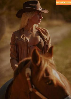 Vanessa Johansen photo #0393