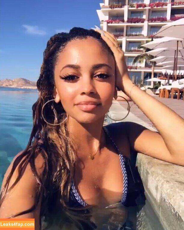 Vanessa Morgan / vanessamorgan слитое фото фото #0133