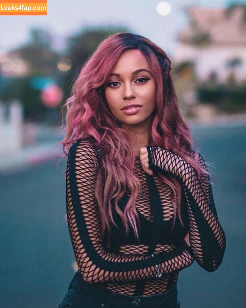 Vanessa Morgan / vanessamorgan слитое фото фото #0134