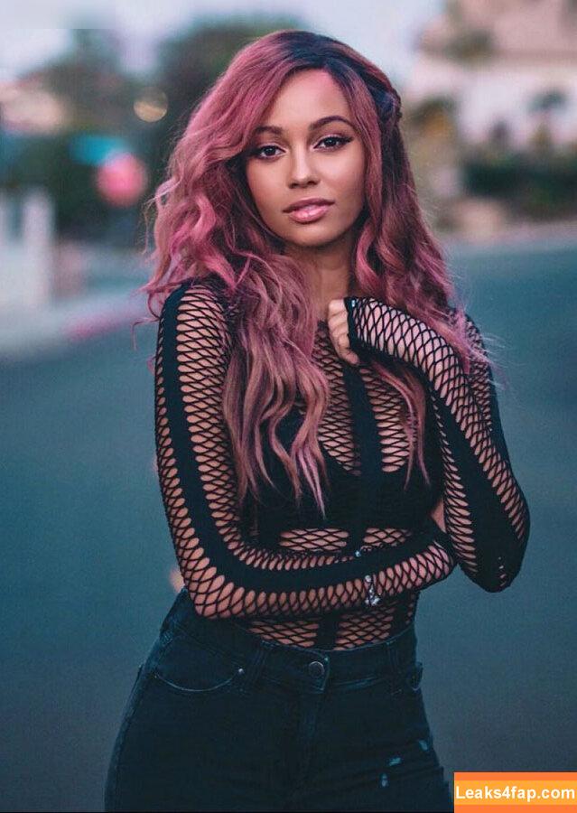 Vanessa Morgan / vanessamorgan слитое фото фото #0288