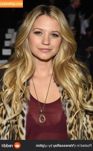 Vanessa Ray photo #0002