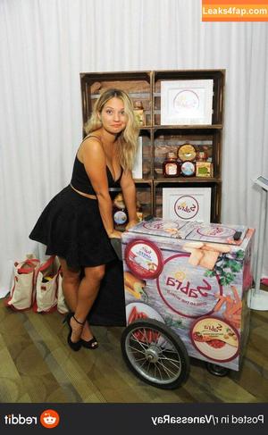 Vanessa Ray photo #0004