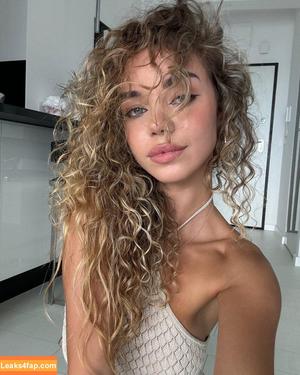 Vanessa Rojewska photo #0001