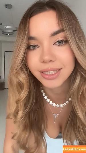 Vanessa Rojewska photo #0028