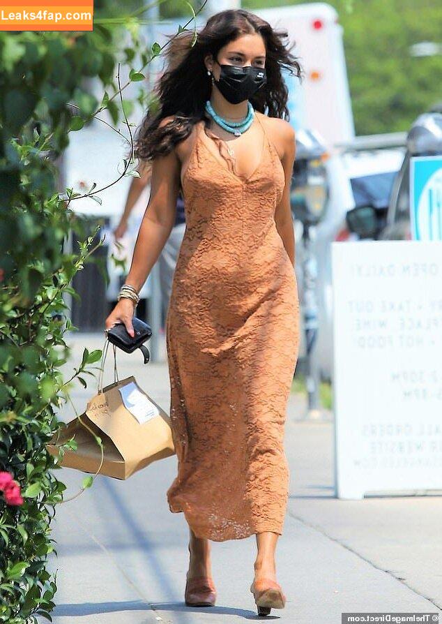vanessahudgens /  leaked photo photo #0009