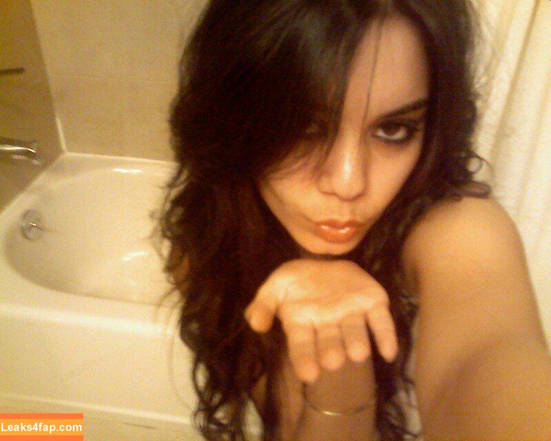 vanessahudgens /  leaked photo photo #0020