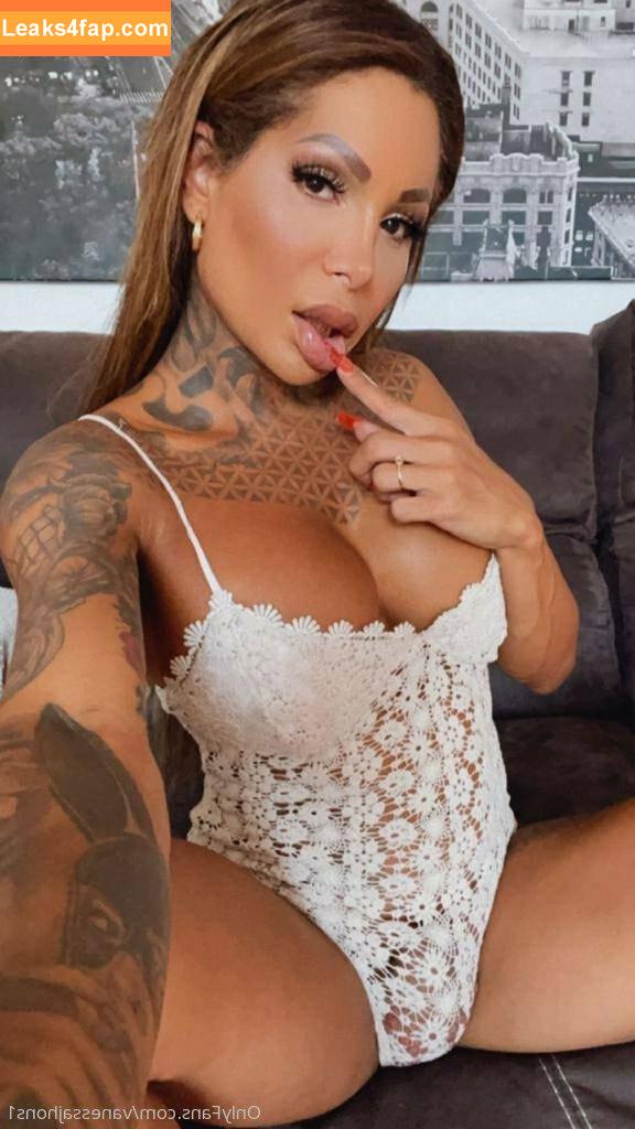 vanessajhons1 / jhons_vanessa leaked photo photo #0012