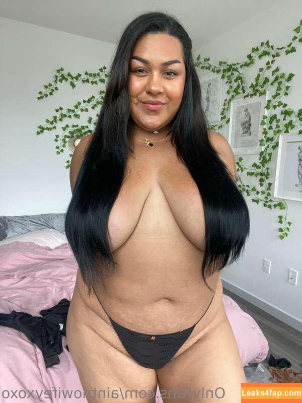 Vanessathevixxxen / Chubby Vee / aintnowifeyxo / aintnowifeyxoxo / servequeenv leaked photo photo #0031