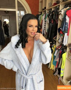 Veronica Avluv photo #0003