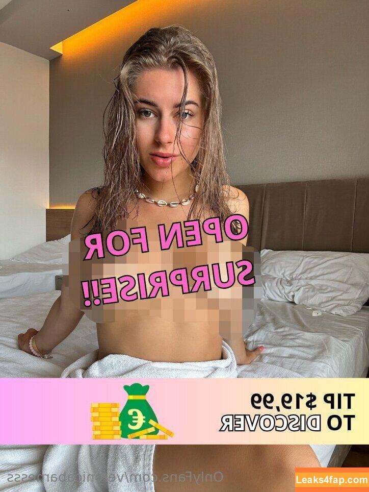 veronica_barnes /  leaked photo photo #0024