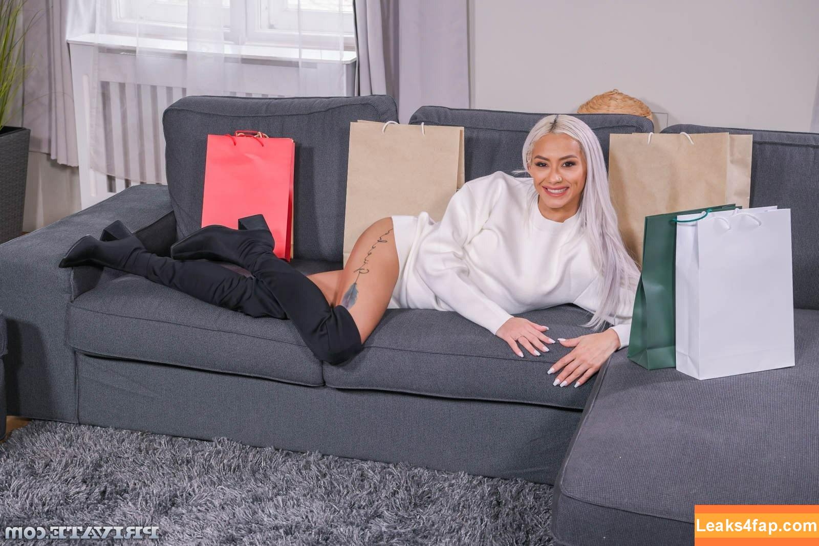 Veronica Leal / VeronicaLealoff / veroleal / verolealxx / veronicalealx leaked photo photo #0913