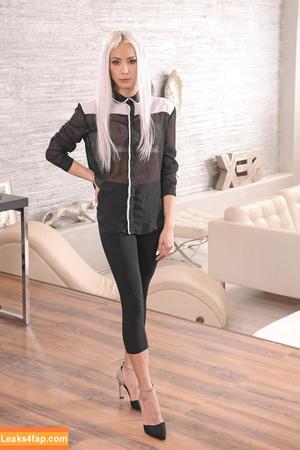 Veronica Leal photo #0432