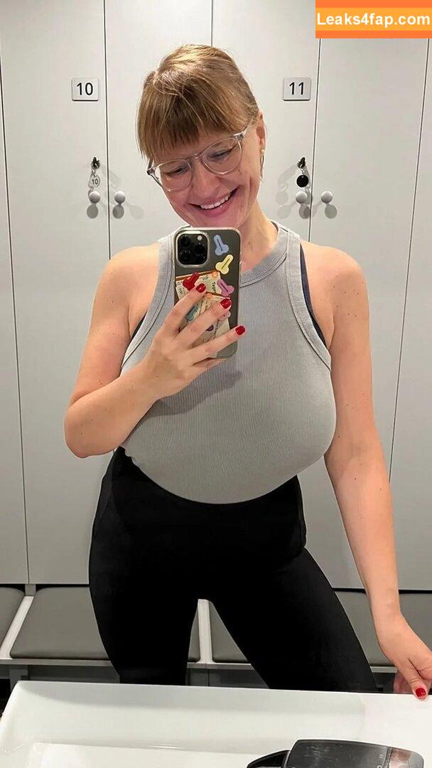 Veronika Ivanova / lubitlafiki / m1vanova / nika_vki leaked photo photo #0103