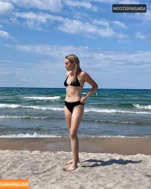 Veronika Slowikowska photo #0025
