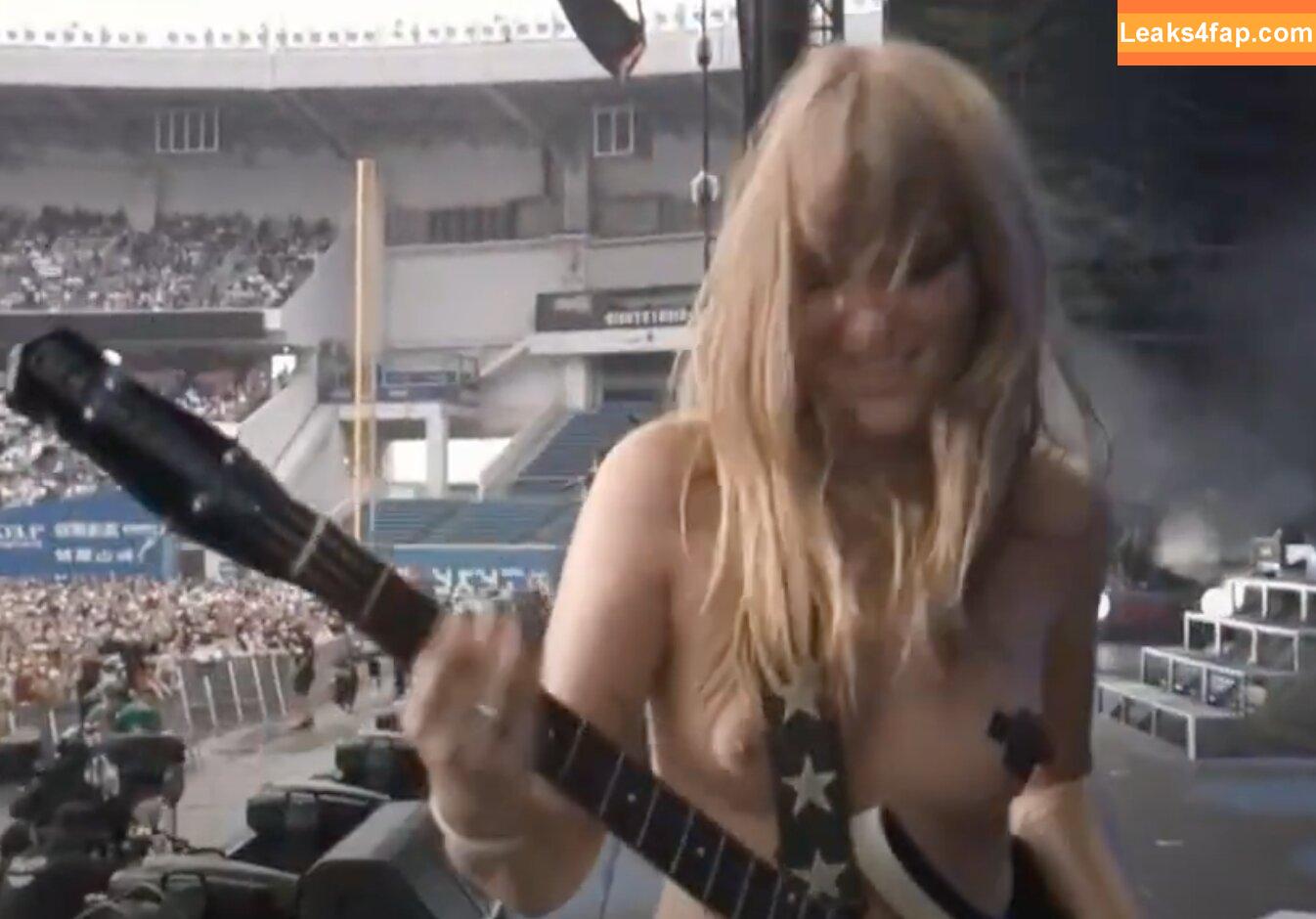 Victoria De Angelis / Maneskin bassist / Victoria leaked photo photo #0009