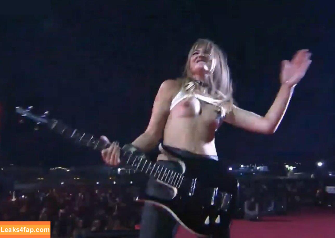 Victoria De Angelis / Maneskin bassist / vicdeangelis leaked photo photo #0115